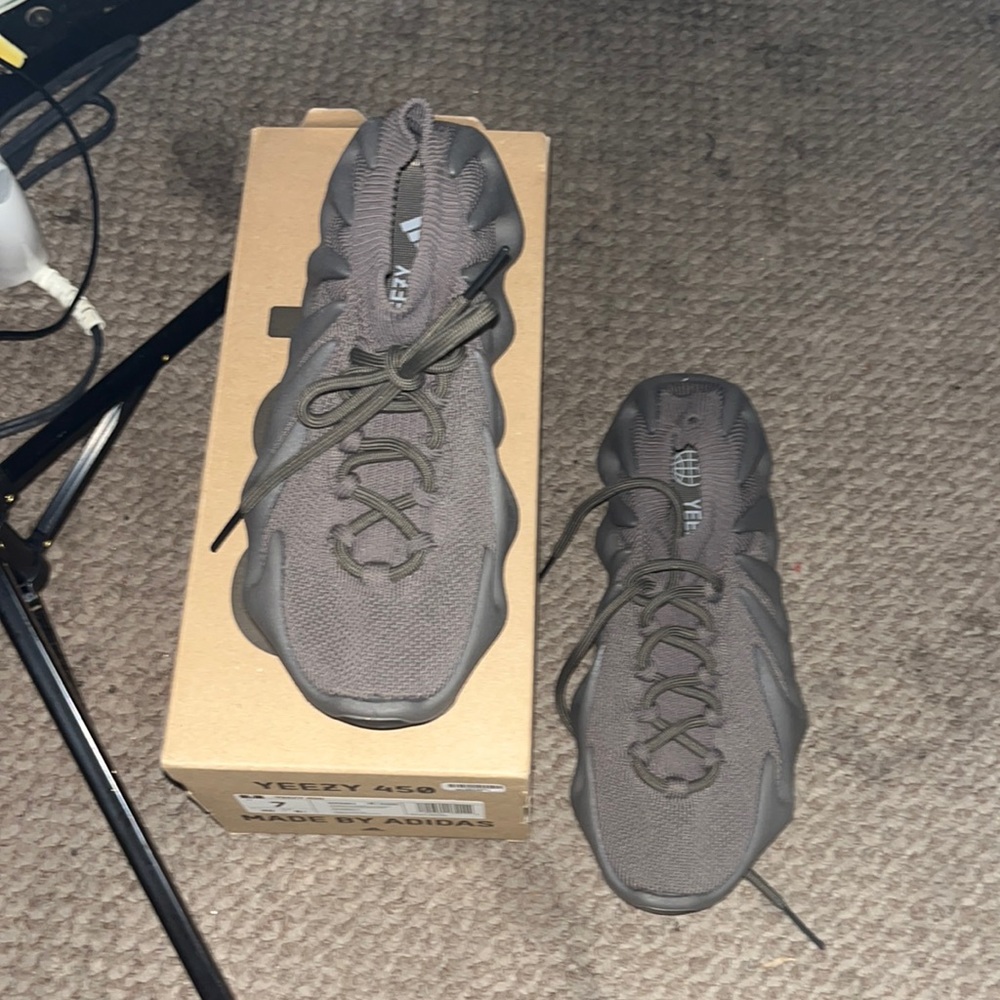 Yeezy 450 sz 7 worn twice